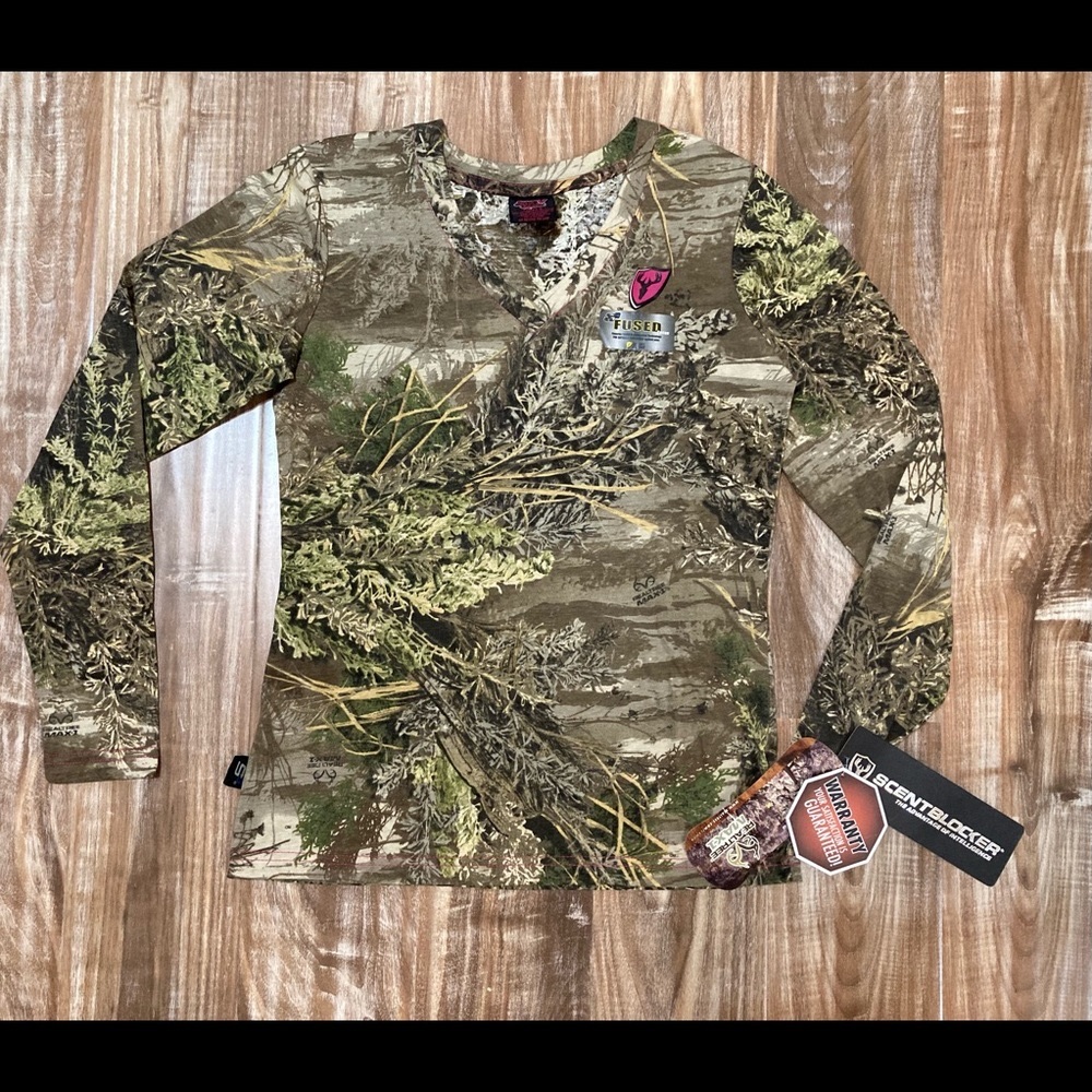 RealTree Ladies Max1 Long Sleeve Camouflage New With Tags  T-shirt SZ S Outdoors
